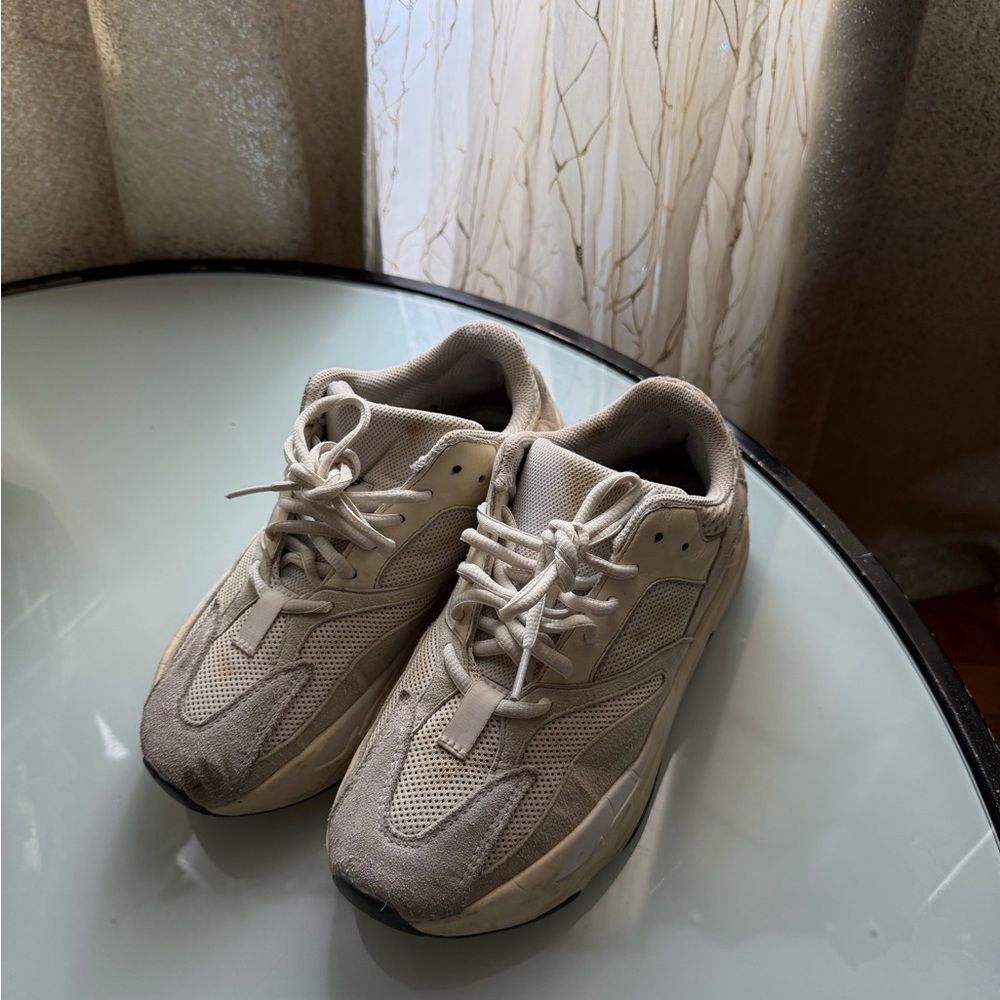 Yeezy Boost 700 Analog